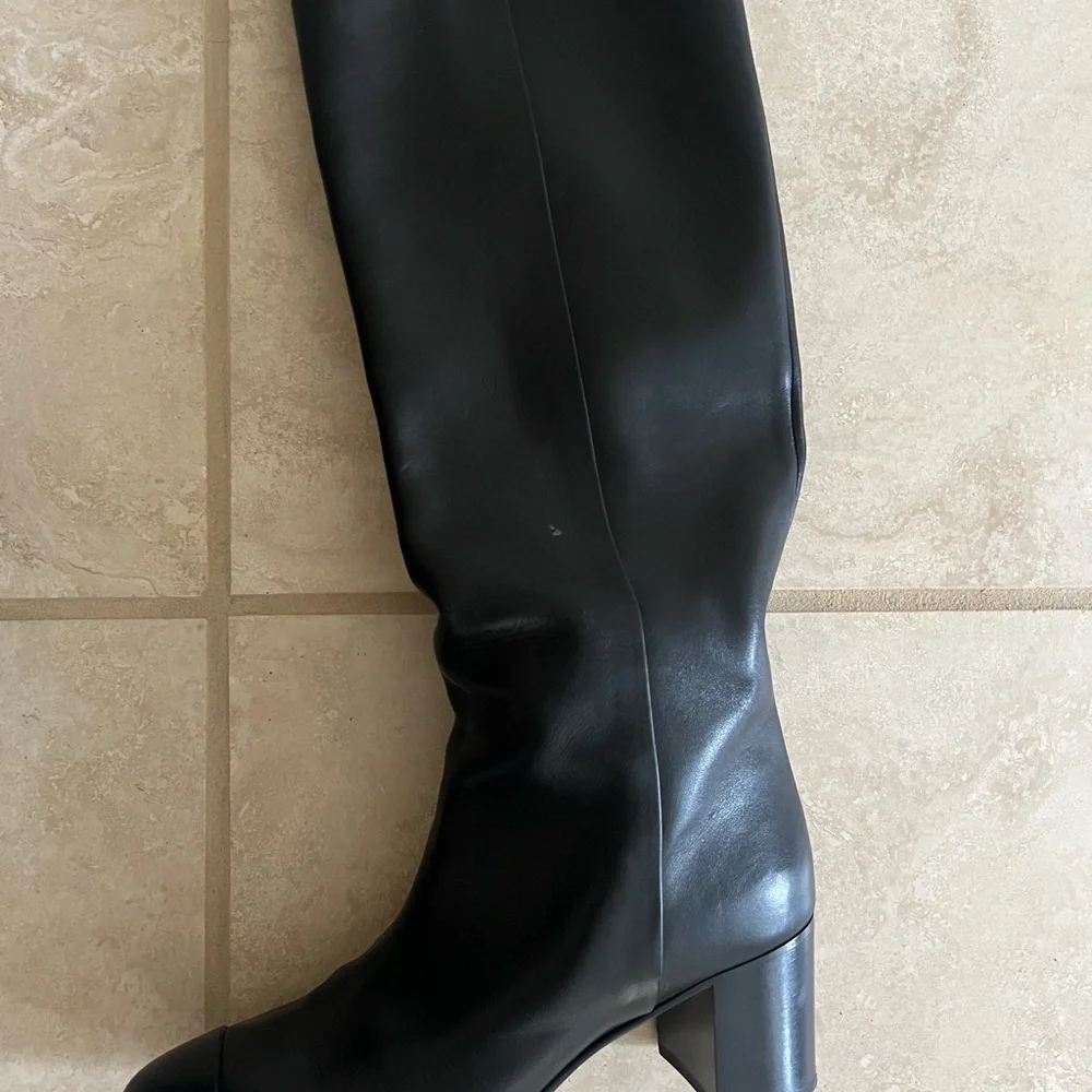 CHANEL Black Leather Heeled Boots - Picture 5 of 13
